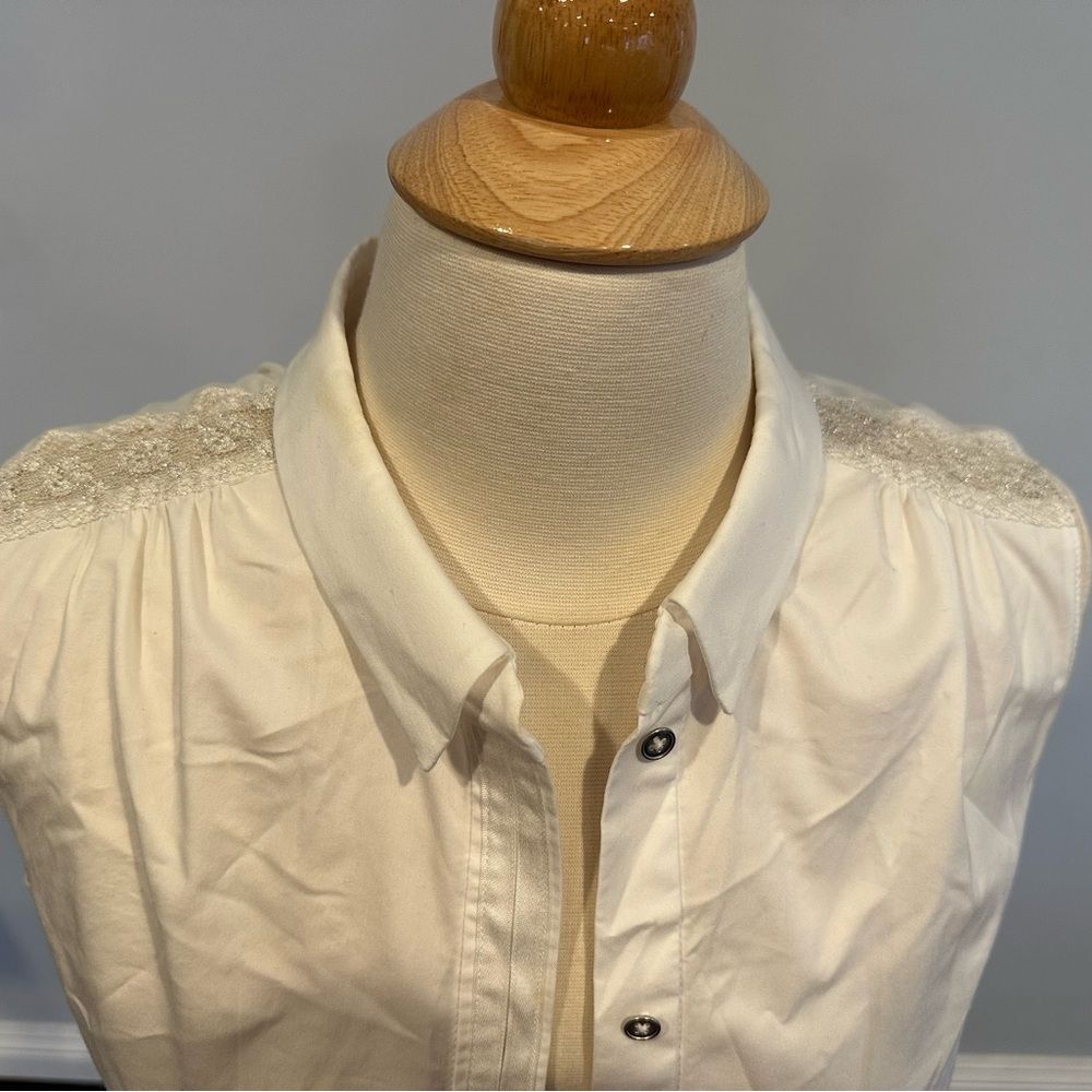 Elie Tahari Women’s White Sleeveless Button Down Blouse with Fringes Size Medium - Picture 5 of 11